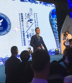 明道出席權(quán)健11周年慶