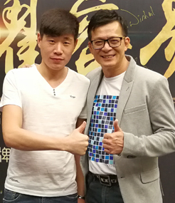 黃日華與賈誼合影